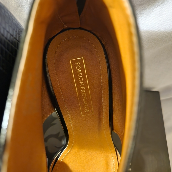 Foreign Exchange Black 7.5 Zip Heels - Picture 9 of 11